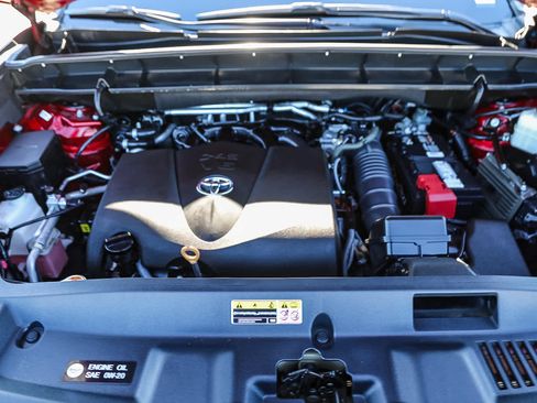 Used 2020 Toyota Highlander LE image 26