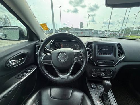 Used 2019 Jeep Cherokee Latitude Plus w/ Comfort/Convenience Group AWD/4WD image 9