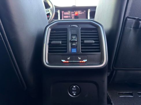 Used 2023 Porsche Macan S image 40