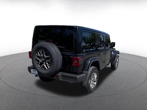 Used 2025 Jeep Wrangler Unlimited Sahara AWD/4WD image 12