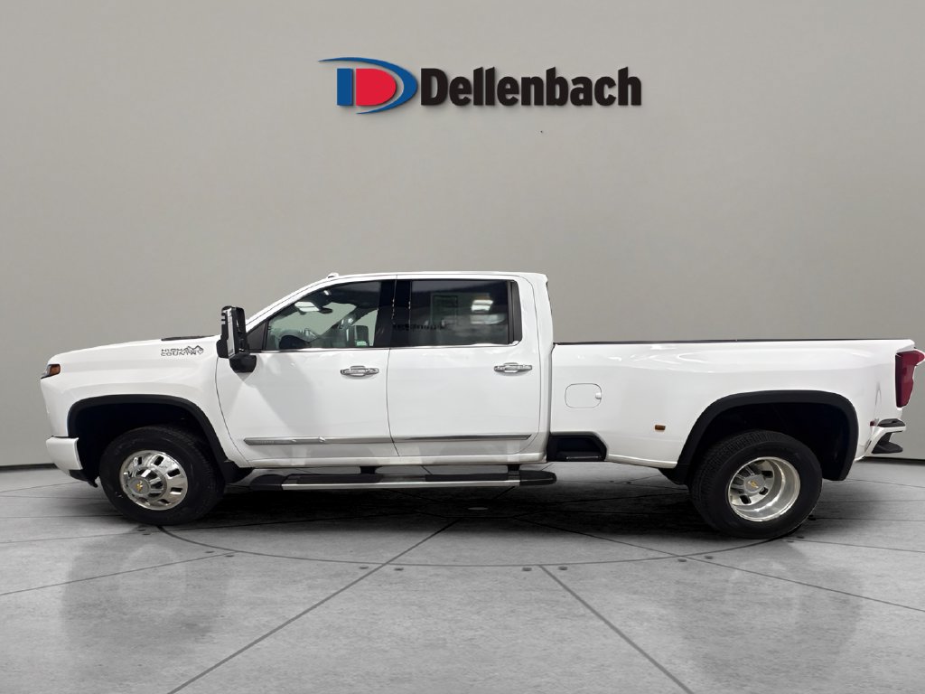 Used 2024 Chevrolet Silverado 3500 High Country w/ High Country Premium Package AWD/4WD image 2