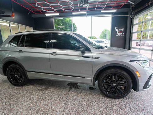 Used 2022 Volkswagen Tiguan SE R-Line AWD/4WD image 5