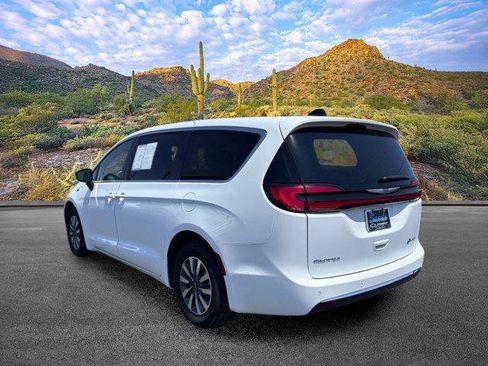 Used 2024 Chrysler Pacifica Limited FWD image 7