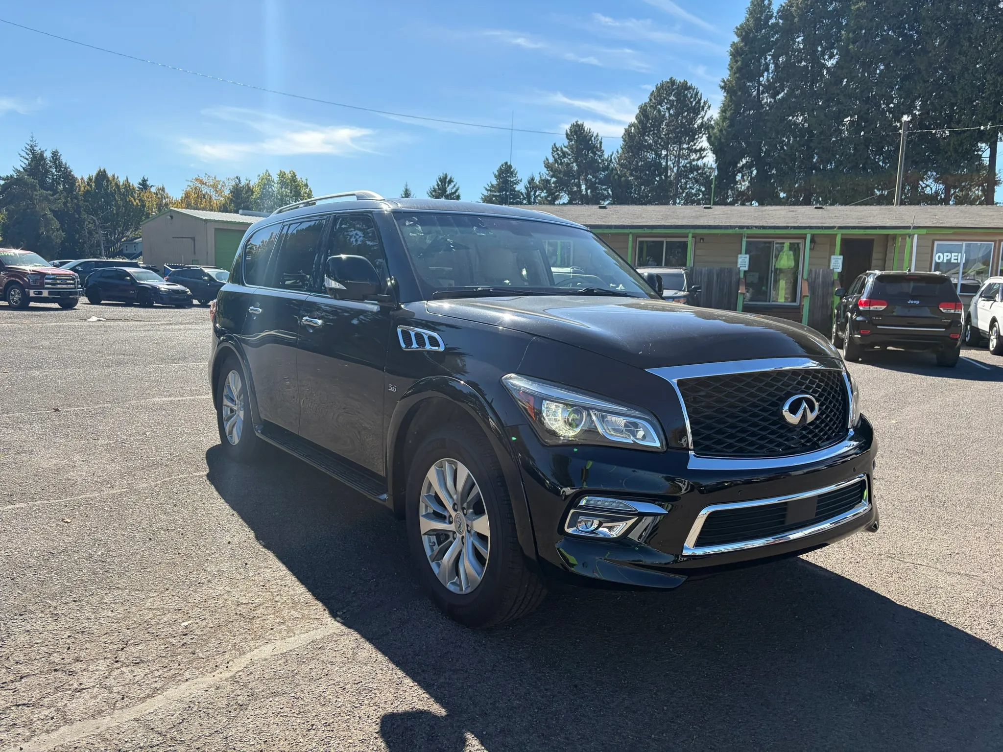 Used 2015 INFINITI QX80 4WD w/ 22" Wheel Package image 1