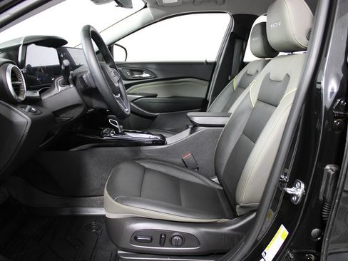 Used 2026 Chevrolet Trax ACTIV FWD image 12