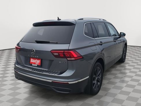 Certified 2024 Volkswagen Tiguan SE w/ Panoramic Sunroof Package AWD/4WD image 16