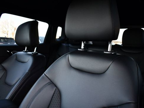 New 2026 Jeep Compass Latitude image 12