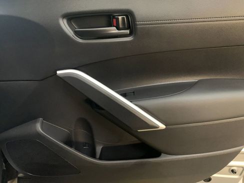 Used 2025 Toyota Corolla Cross AWD Hybrid w/ Moonroof Package image 20