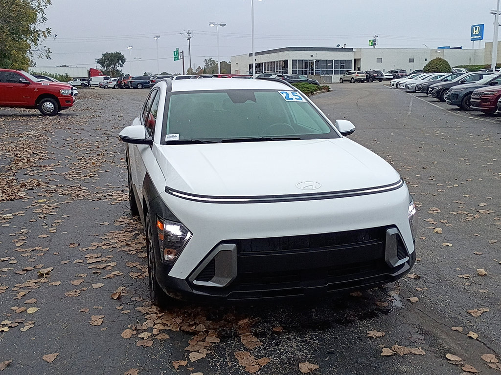 Used 2025 Hyundai Kona SEL FWD image 1