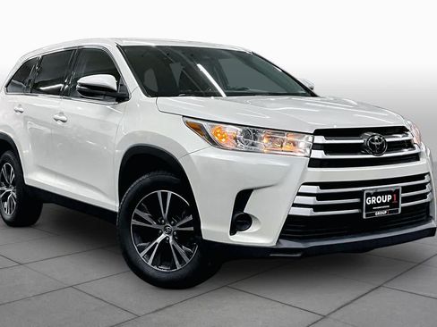 Used 2019 Toyota Highlander LE w/ Carpet Mat Package (TMS) FWD image 2