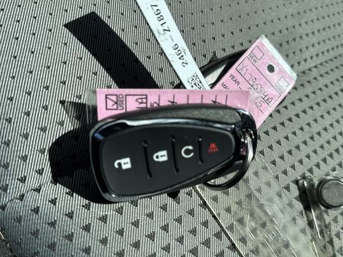 Used 2025 Chevrolet Trax LT w/ Driver Confidence Package FWD image 33