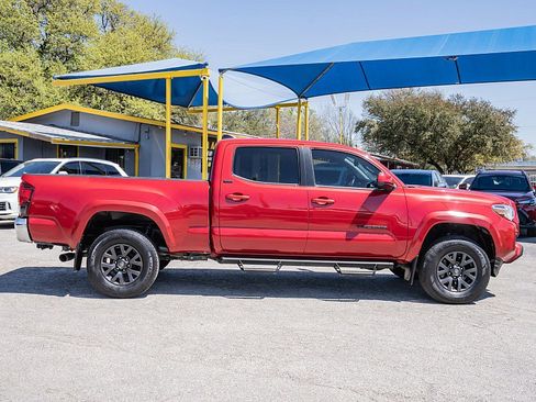 Used 2022 Toyota Tacoma SR5 RWD image 4