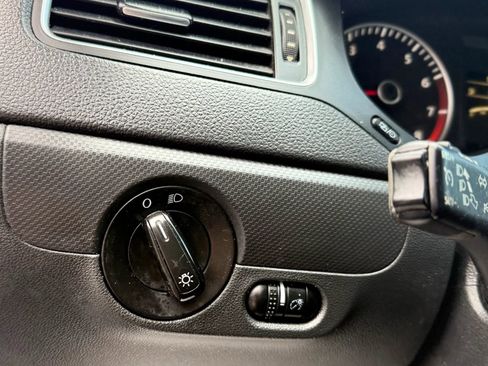 Used 2014 Volkswagen Jetta SE FWD image 19