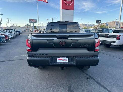 Used 2023 Nissan Titan PRO-4X w/ Pro-4x Convenience Package AWD/4WD image 8