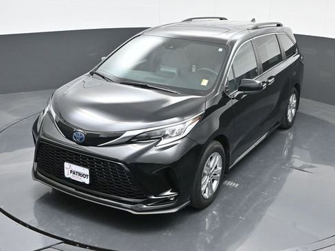 Used 2022 Toyota Sienna XSE image 49