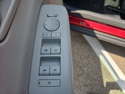 Used 2024 Hyundai Kona SEL FWD image 11