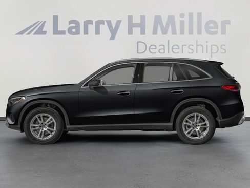 Used 2025 Mercedes-Benz GLC 300 image 3