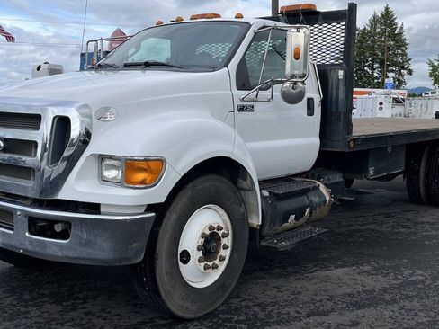Used 2013 Ford F750 2WD Regular Cab Super Duty image 1