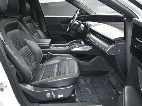 Used 2024 Lincoln Nautilus Reserve w/ Jet Appearance Package (87T) image 39