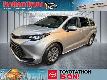 Certified 2022 Toyota Sienna LE