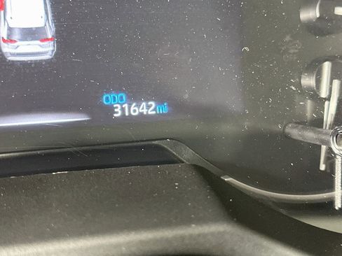 Used 2025 Toyota RAV4 XLE AWD/4WD image 19