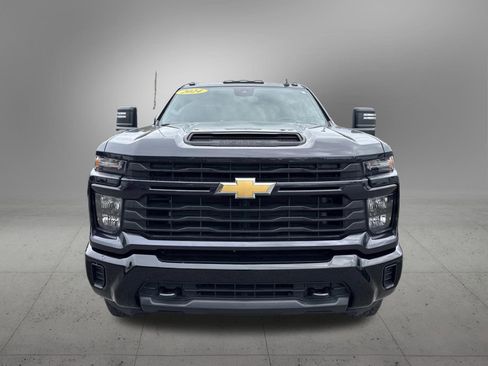 Used 2024 Chevrolet Silverado 2500 Custom w/ Custom Value Package image 7
