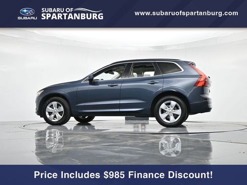 Used 2022 Volvo XC60 B5 Momentum image 34