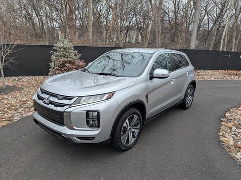 Used 2024 Mitsubishi Outlander Sport SE image 1