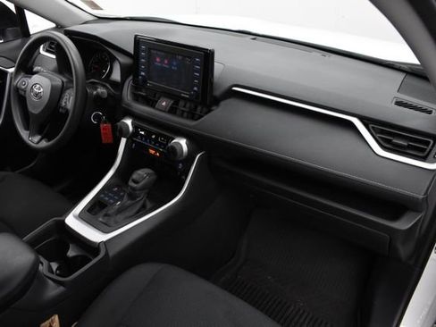 Used 2020 Toyota RAV4 LE image 6