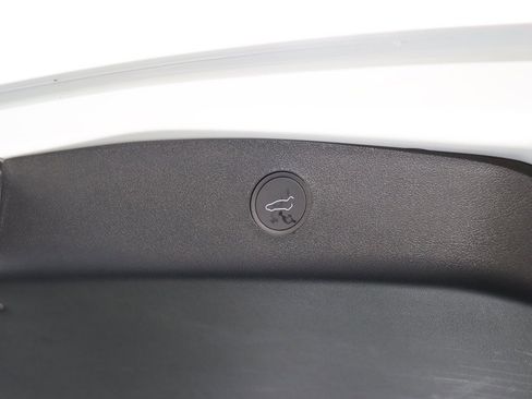 Used 2023 Tesla Model 3 Standard Range image 14