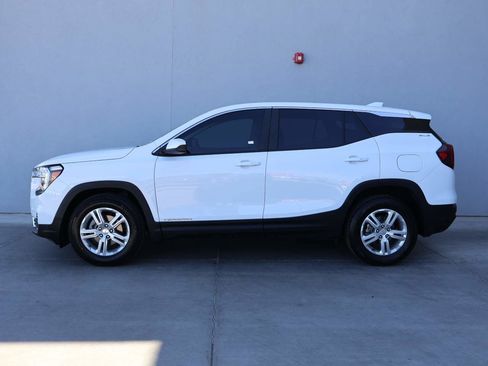 Used 2024 GMC Terrain SLE image 2