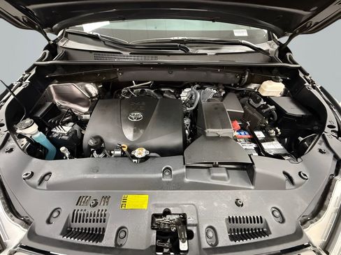 Used 2019 Toyota Highlander XLE image 23