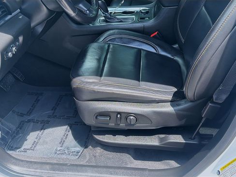 Used 2020 Chevrolet Traverse RS FWD image 15
