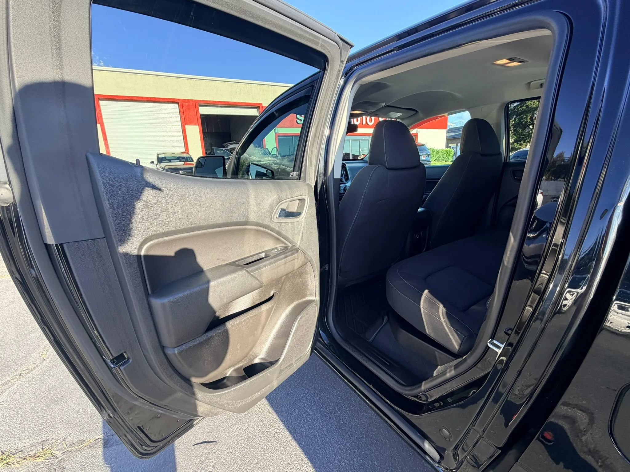Used 2022 Chevrolet Colorado LT w/ Safety Package AWD/4WD image 17