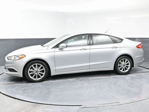 Used 2017 Ford Fusion SE w/ Fusion SE Technology Package image 6