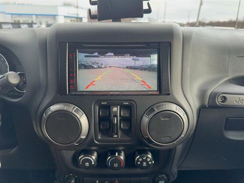 Used 2018 Jeep Wrangler Unlimited Sport image 14