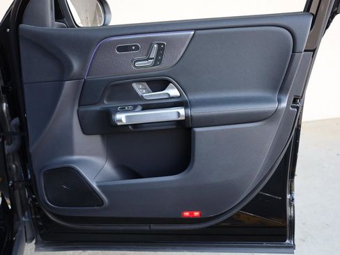 Used 2023 Mercedes-Benz EQB 300 4MATIC w/ Exclusive Package image 23