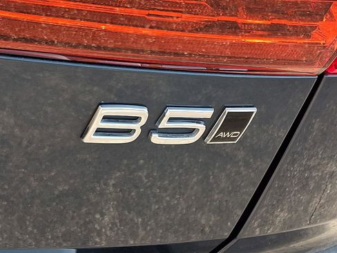 Certified 2024 Volvo XC60 B5 Plus w/ Climate Package image 31