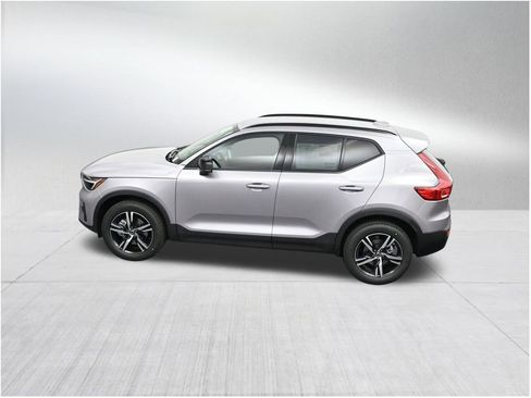 New 2026 Volvo XC40 B5 Core AWD/4WD image 14