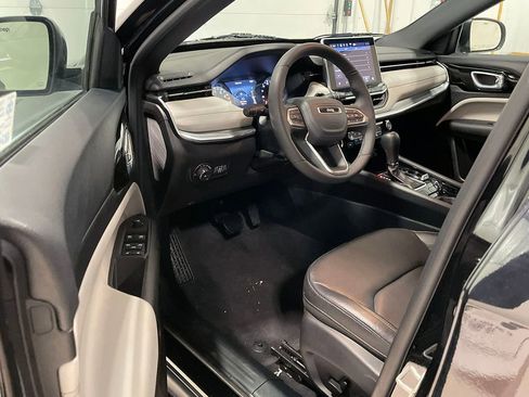 Used 2024 Jeep Compass Limited image 18