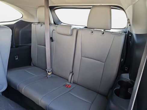 Used 2023 Toyota Highlander XLE FWD image 21