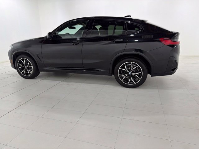 Certified 2024 BMW X4 xDrive30i w/ Premium Package AWD/4WD image 2