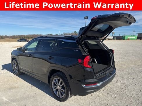 Used 2024 GMC Terrain SLT image 4