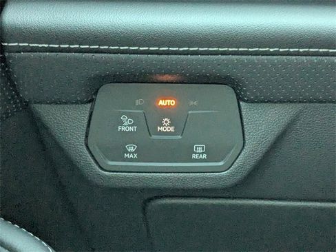 New 2026 Volkswagen Atlas SE image 28