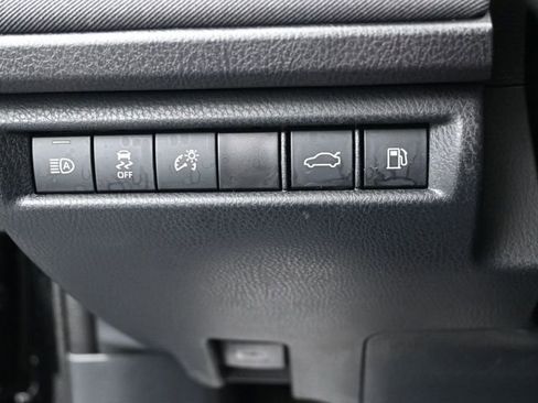 Used 2025 Toyota Camry SE image 8