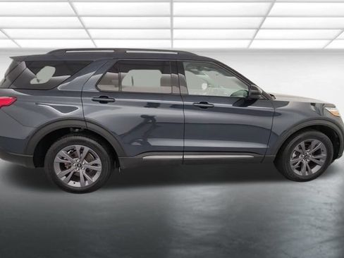 Used 2024 Ford Explorer XLT w/ Equipment Group 202A AWD/4WD image 9