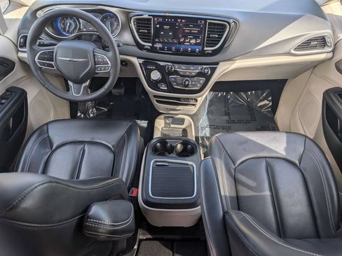 Used 2023 Chrysler Pacifica Touring-L FWD image 31
