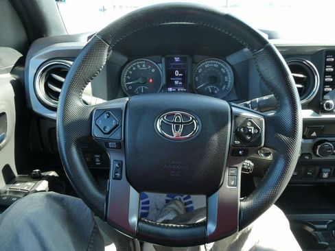 Used 2022 Toyota Tacoma TRD Off-Road w/ Technology Package image 31