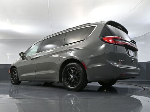 Used 2022 Chrysler Pacifica Touring-L image 54