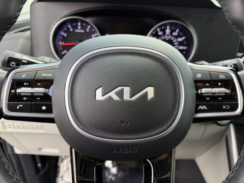 Used 2024 Kia Carnival LX FWD image 21